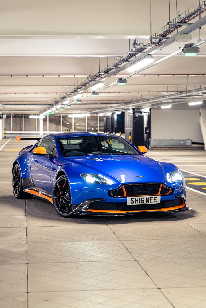 Aston Martin Vantage