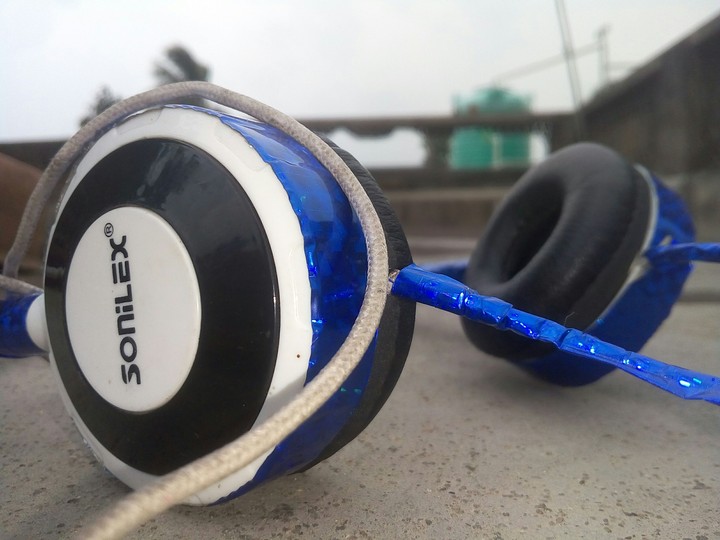 Headphone