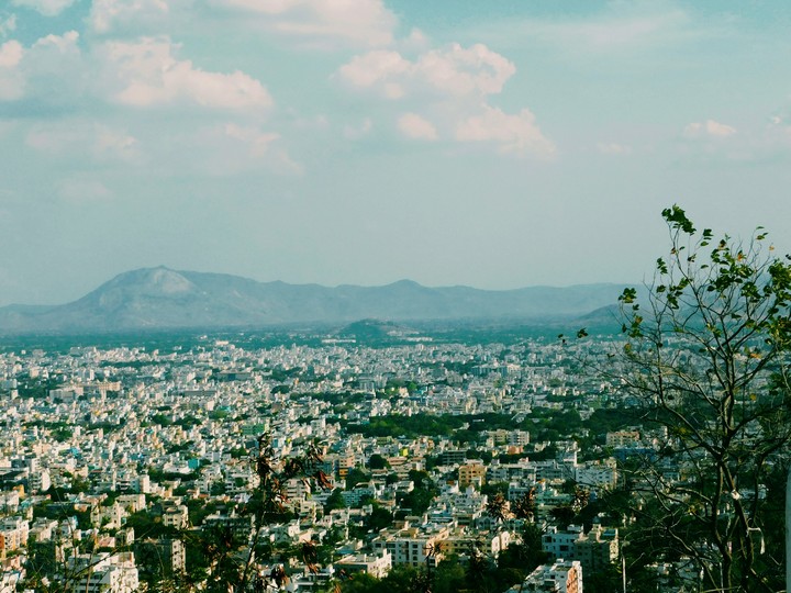 The city between the mountains