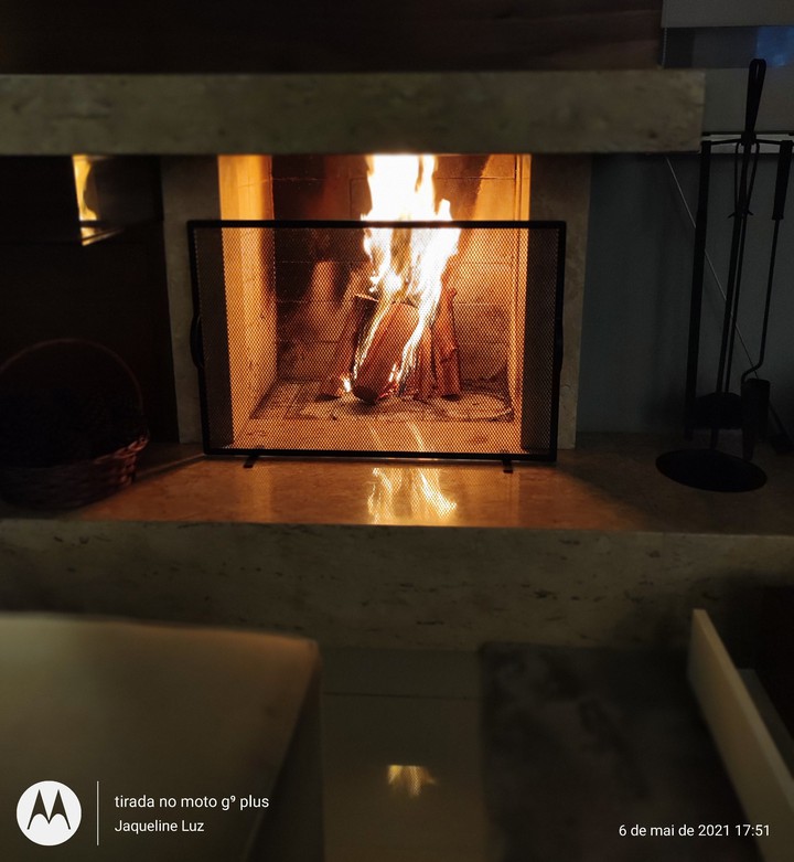 Amo o inverno, vinho, lareira, casaco quentinho e frio ...