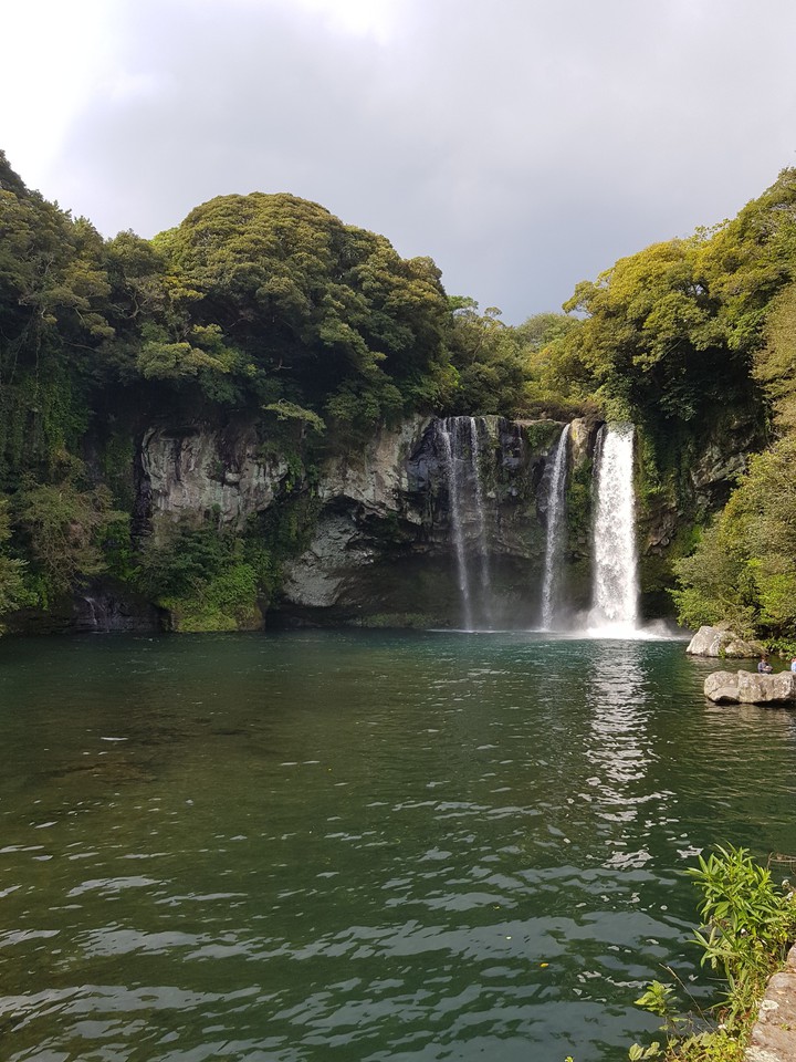 jeju waterfall
