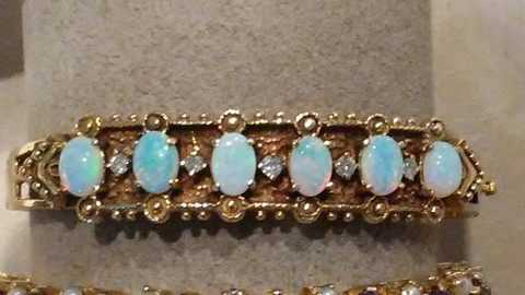 Gold,Diamond,&Pearl Bracelet.