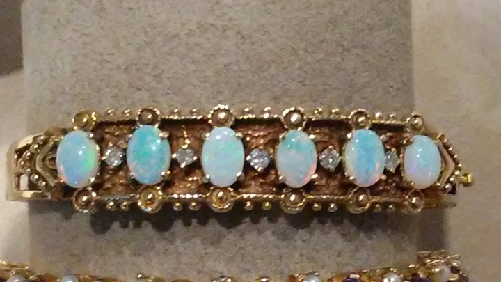 Gold,Diamond,&Pearl Bracelet.