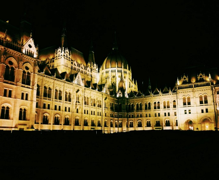 night Budapest