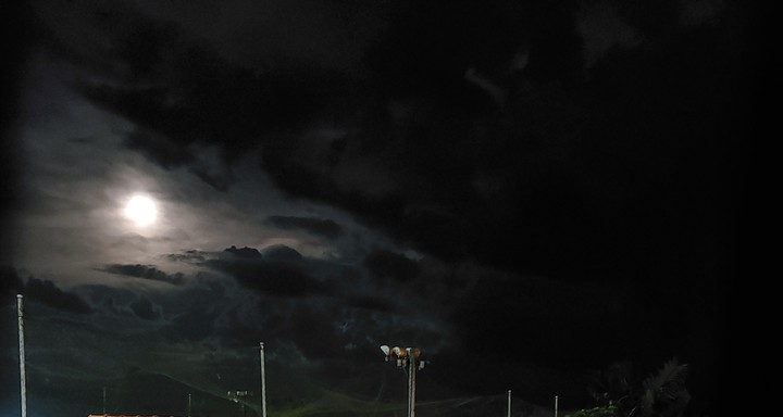 Lua Saindo