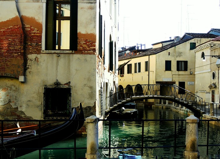 città