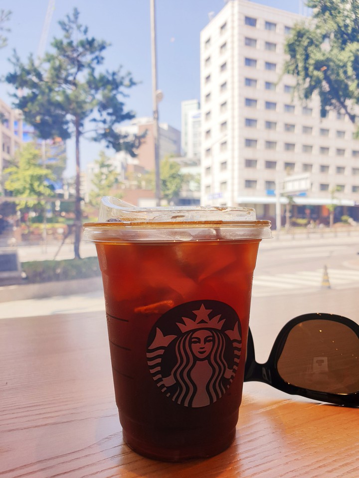 STARBUCKS