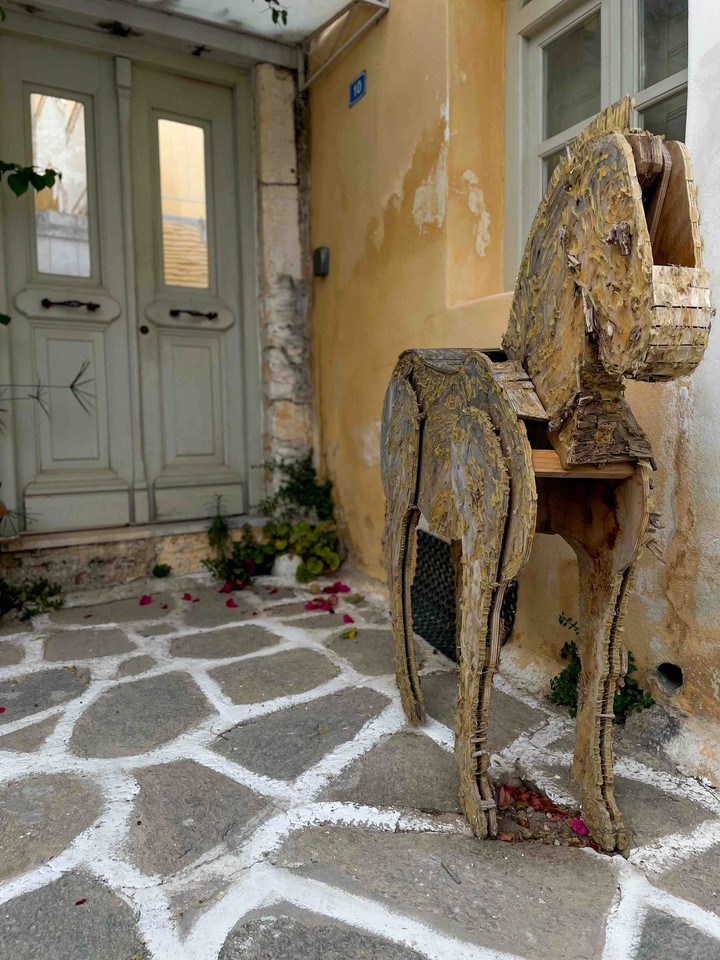 wooden horse