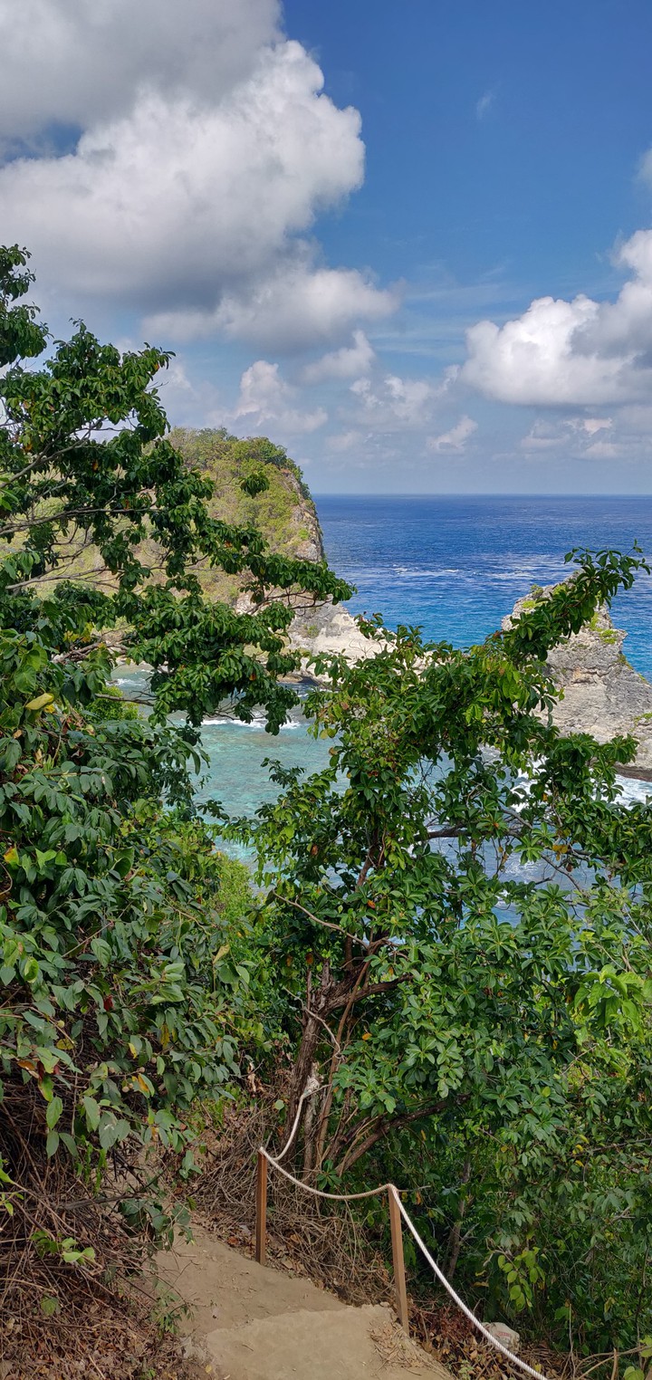 Blue Sky in Nusa Penida/ Bali
