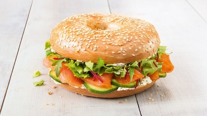 Räucherlachs-Bagel