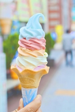 This is ice cream!   (이것은 아이스크림 이예요)