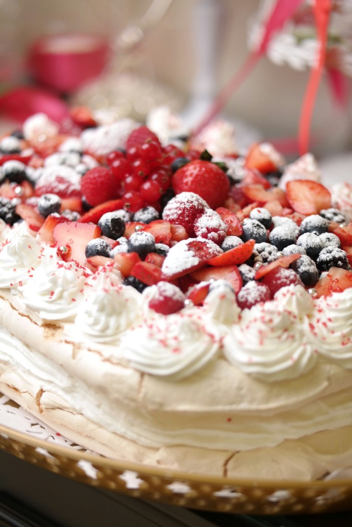 Homemade pavlova cake