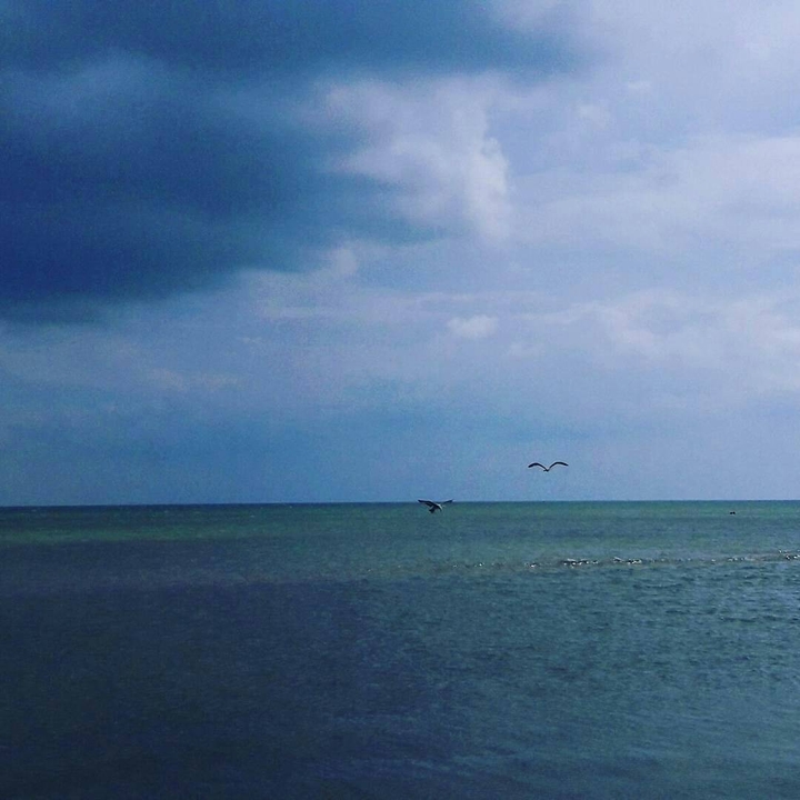 море