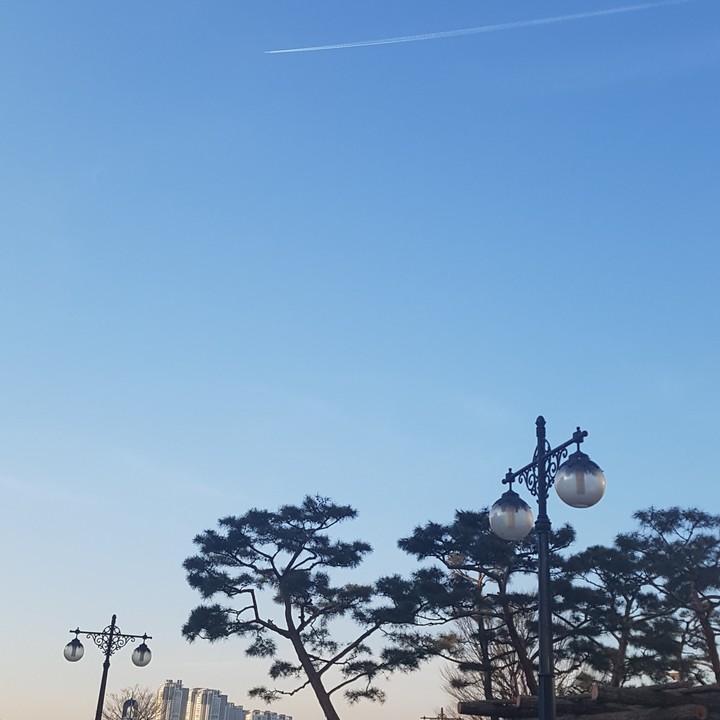 Vapor trail