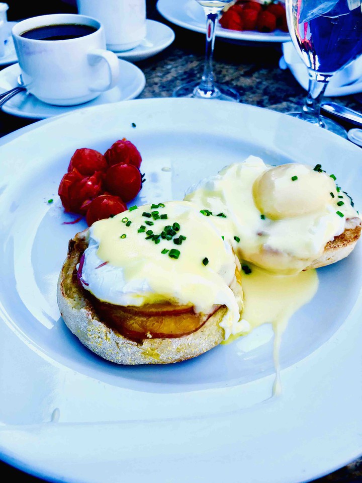 Huevos Benedictos