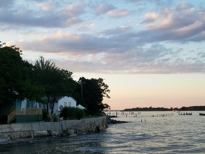 The afternoon by the river