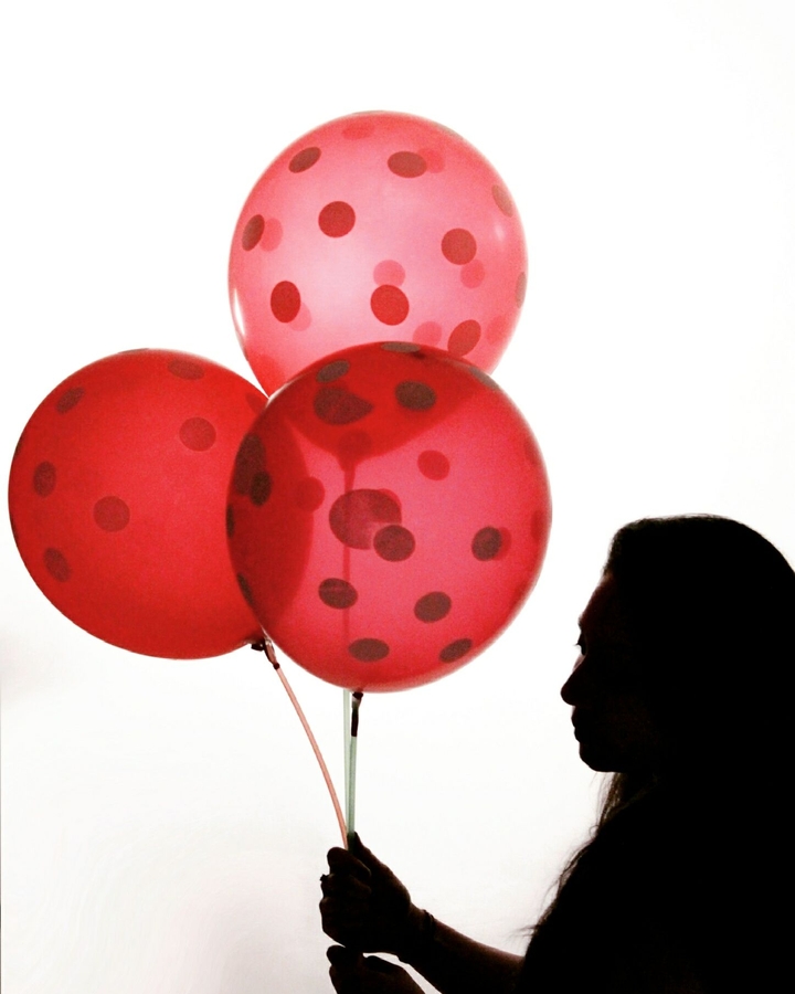 girl with baloon
