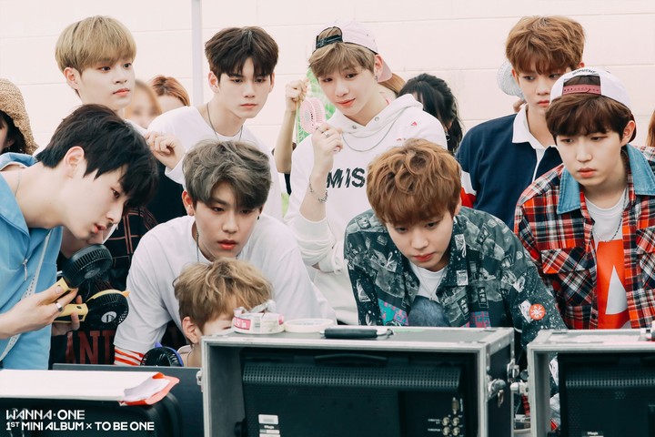 WANNA ONE BEHIND