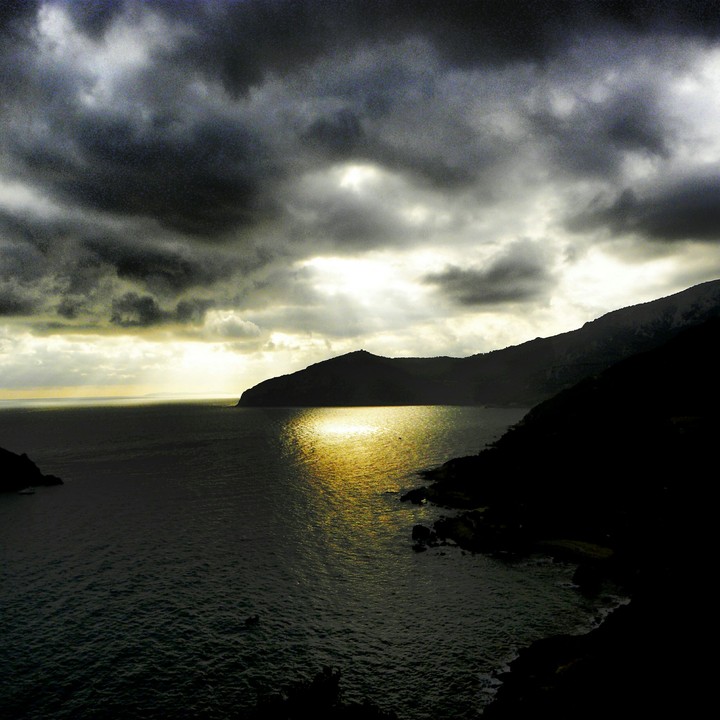 Nuvole sul mare.