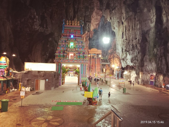 the kuil in batu caves