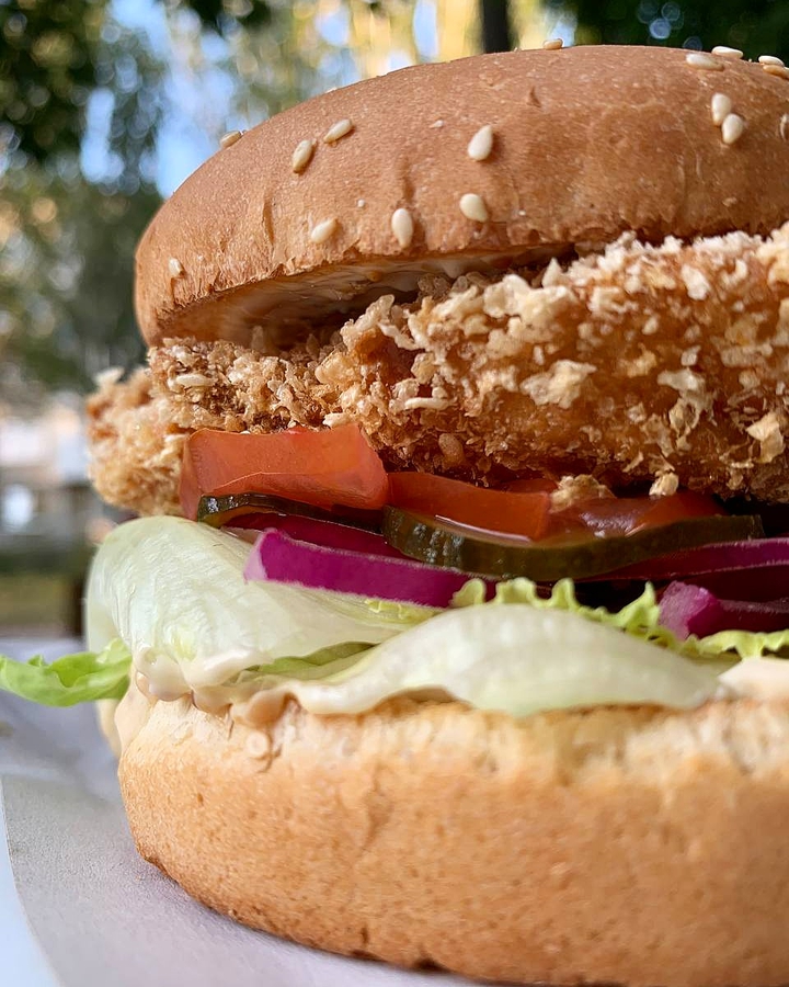 my husband cooks burgers