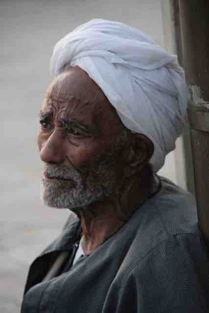 صورة لرجل حزين | A picture of a sad man