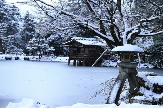Kenrokuen Gardens in winter 兼六園 冬