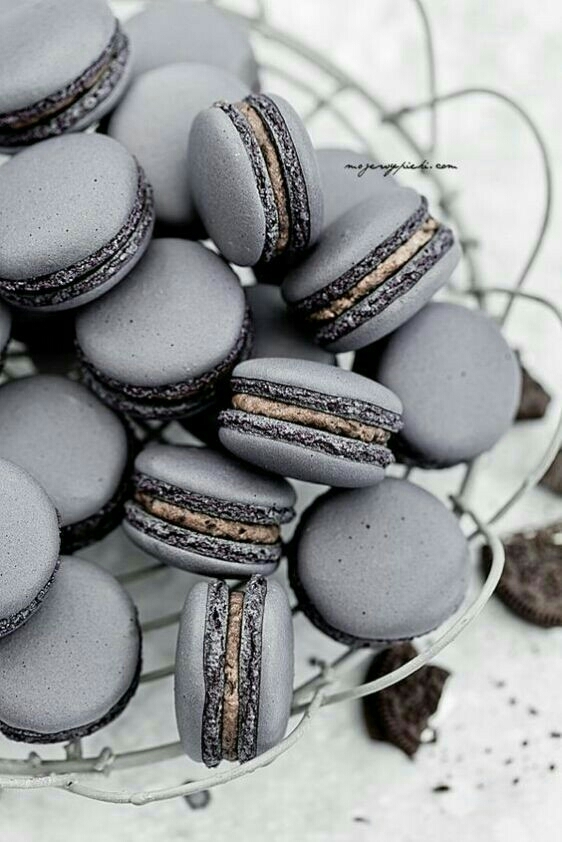 grey macrons