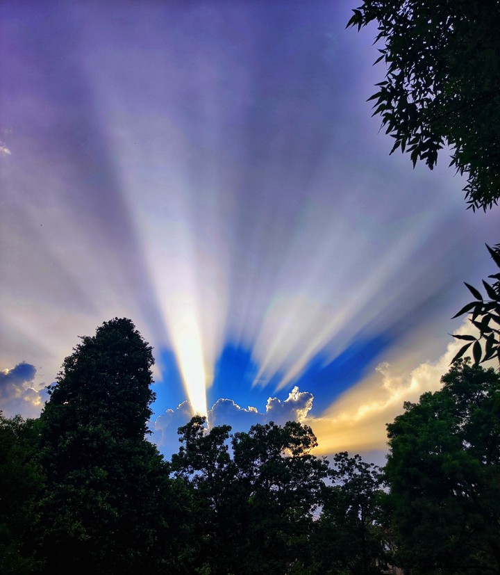 Sunbeams behind a Cloud