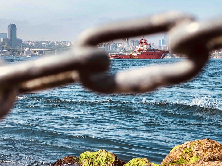 ship in chain