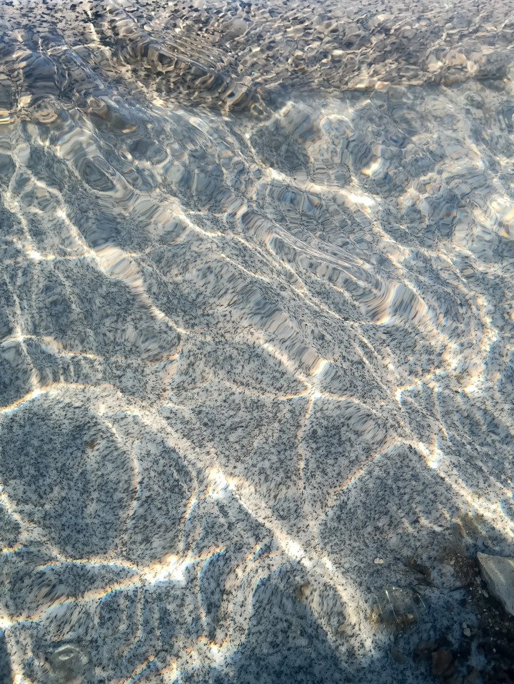 вода в фонтане