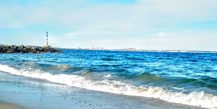 HOW DO WE KNOW THE OCEAN IS FRIENDLY IT WAVES
