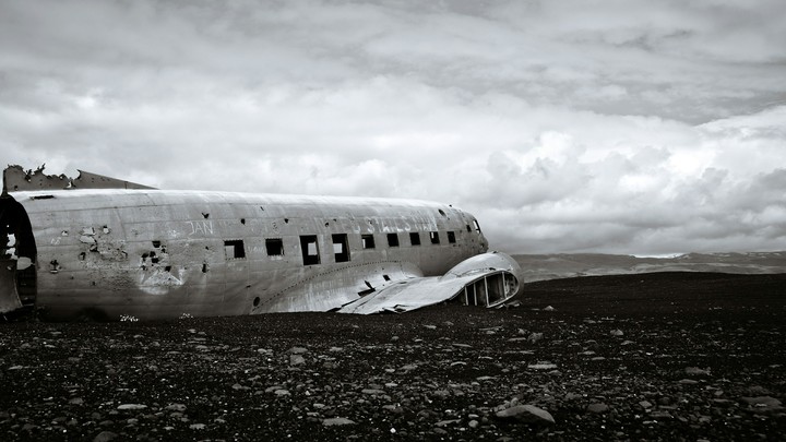 Black&White A Plane on The Floor