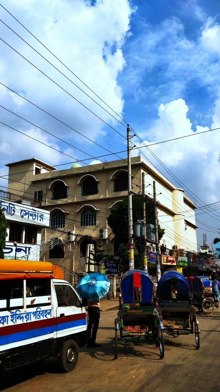 সুস্থ স্বাভাবিক একটি দুপুর।