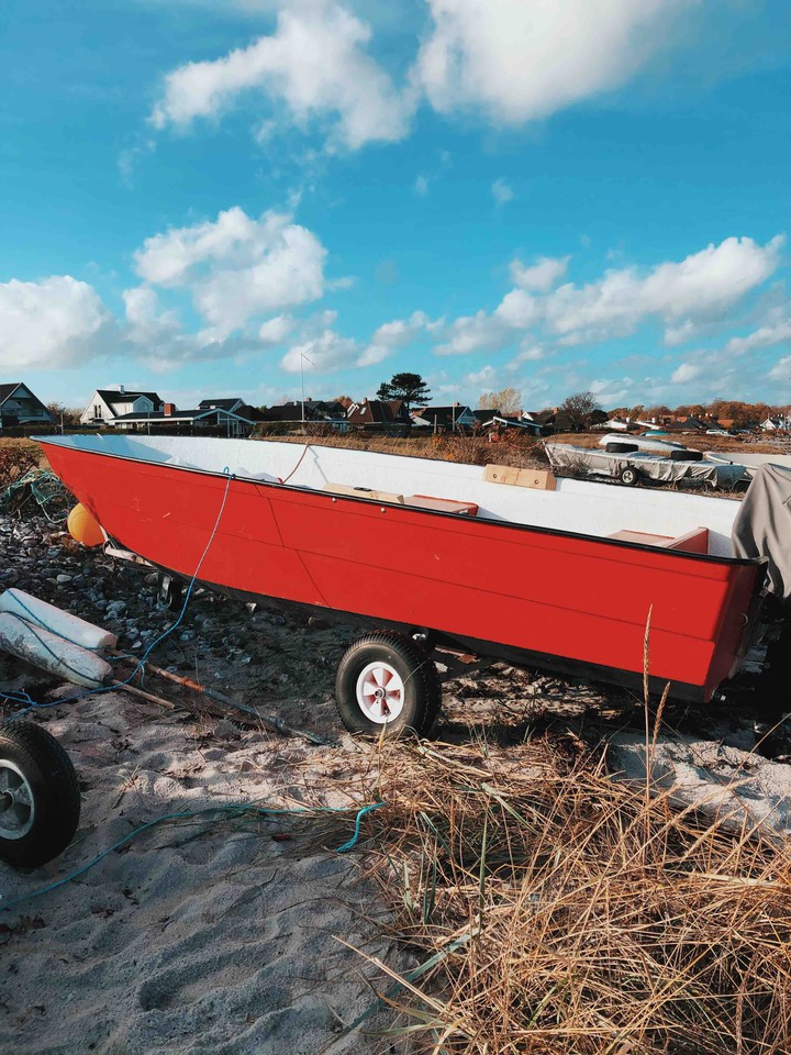 Red boat