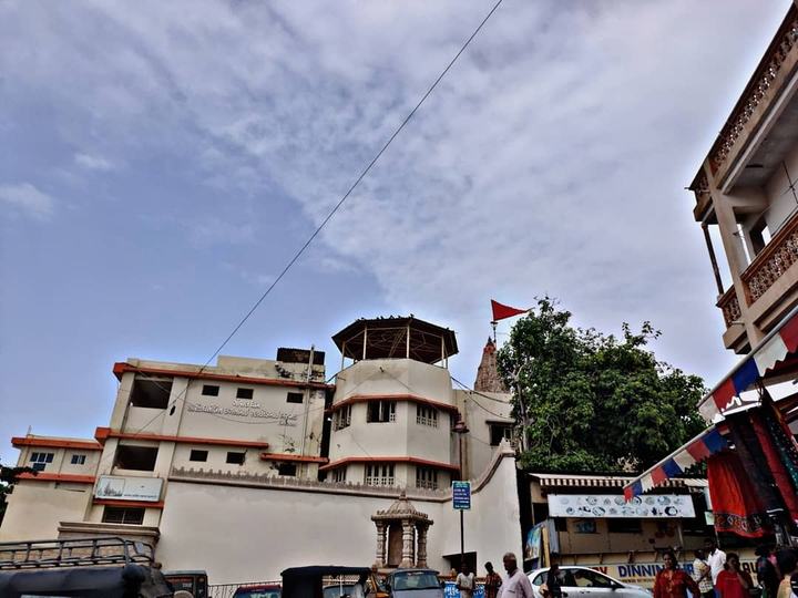 dwarkadhis dhaja ?