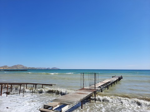 море волнуется