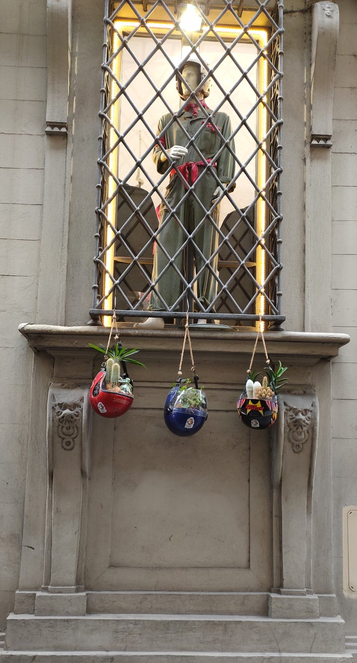 HELMET JARS