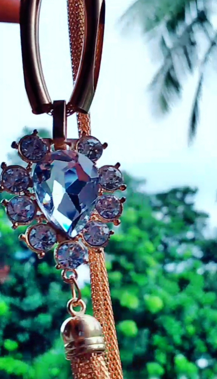 Poor pendant