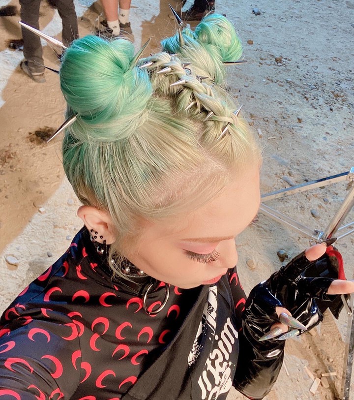 ALEXA'S HAIRSTYLE