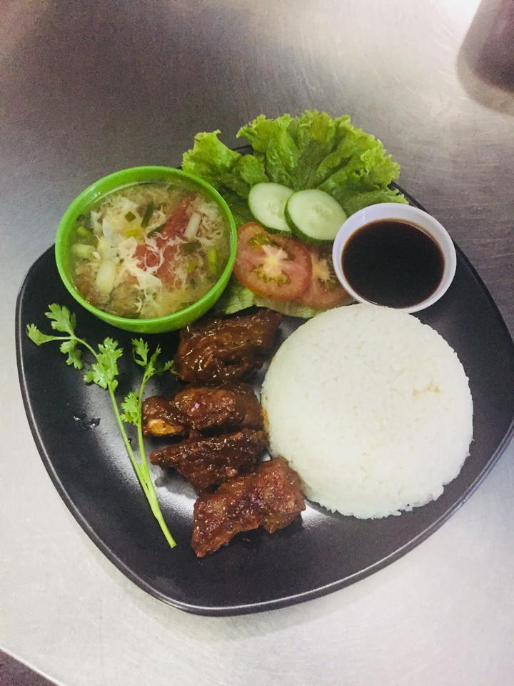 Cơm sườn chua ngọt