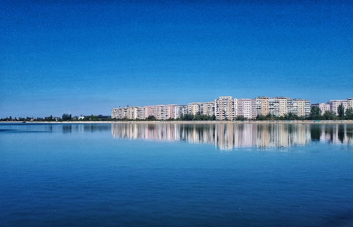 Mirror town