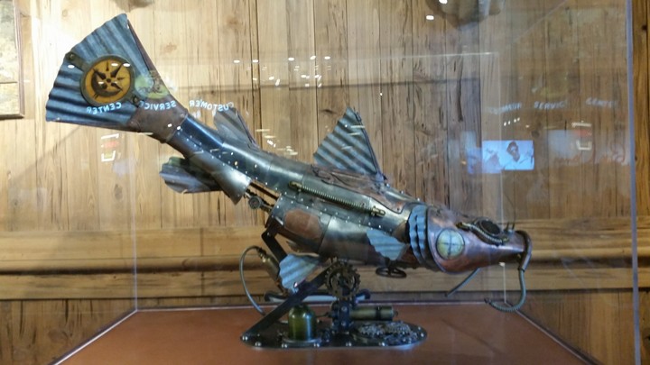 Metal fish