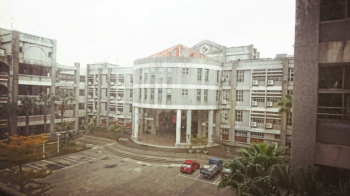 學校的美