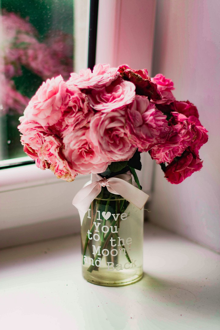 Sprache  , kind ,flowers,