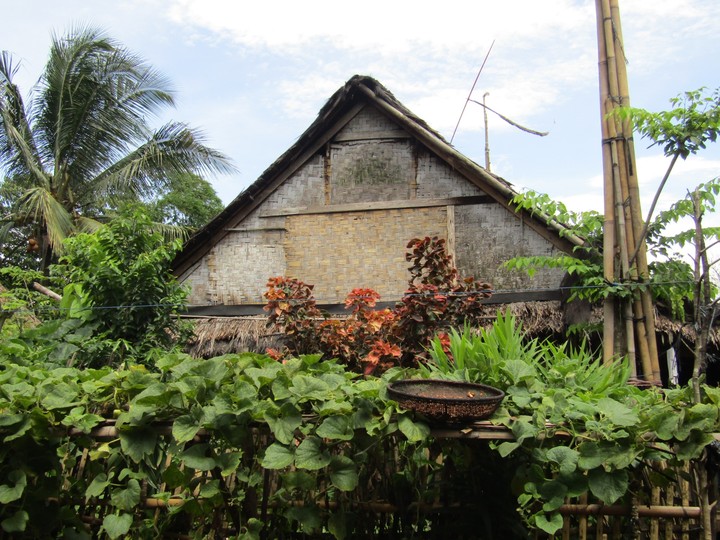 costum home of baduy tribe
