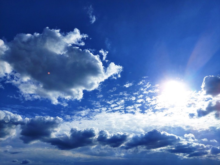 cloud and sun in the sky in Seoul