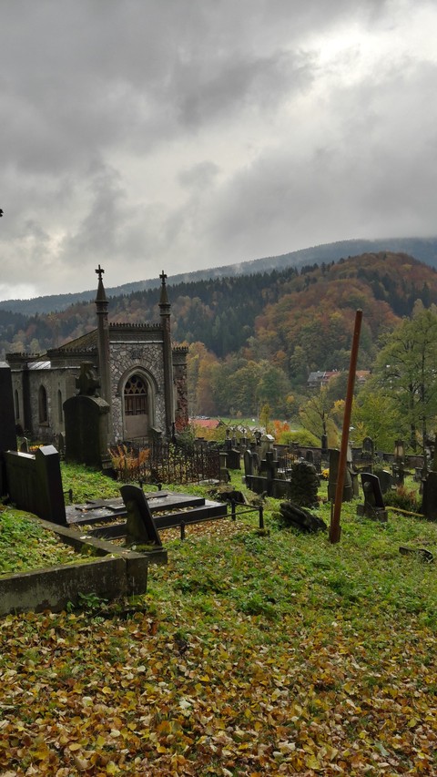 Cemetery monument
