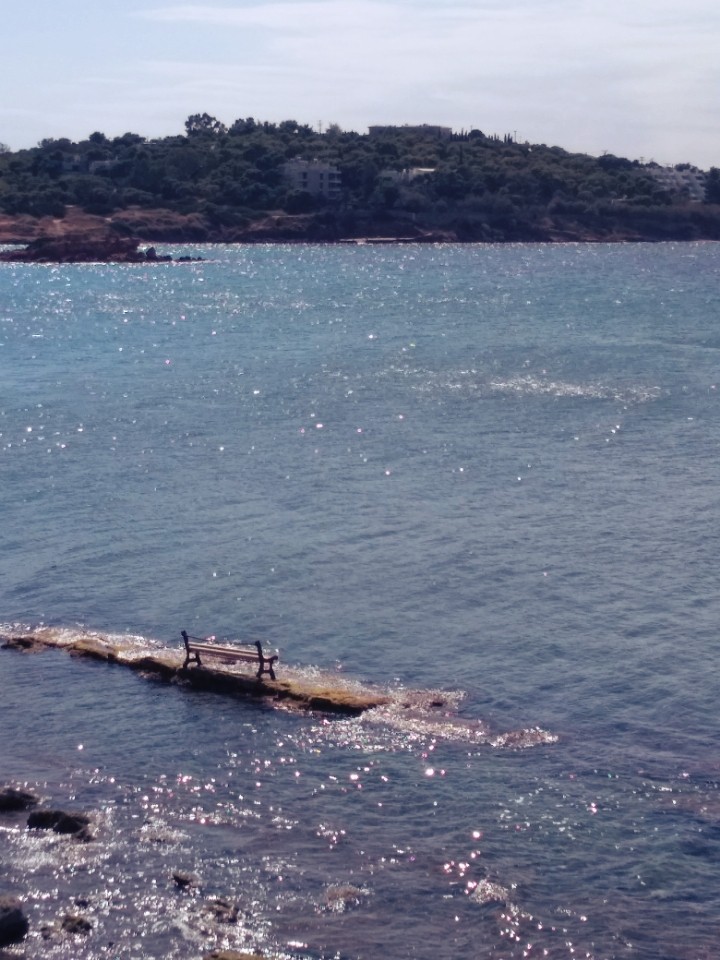 bench in the see