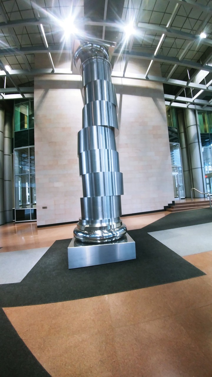 Statue Monument looks like a fragmented pillar of chrome